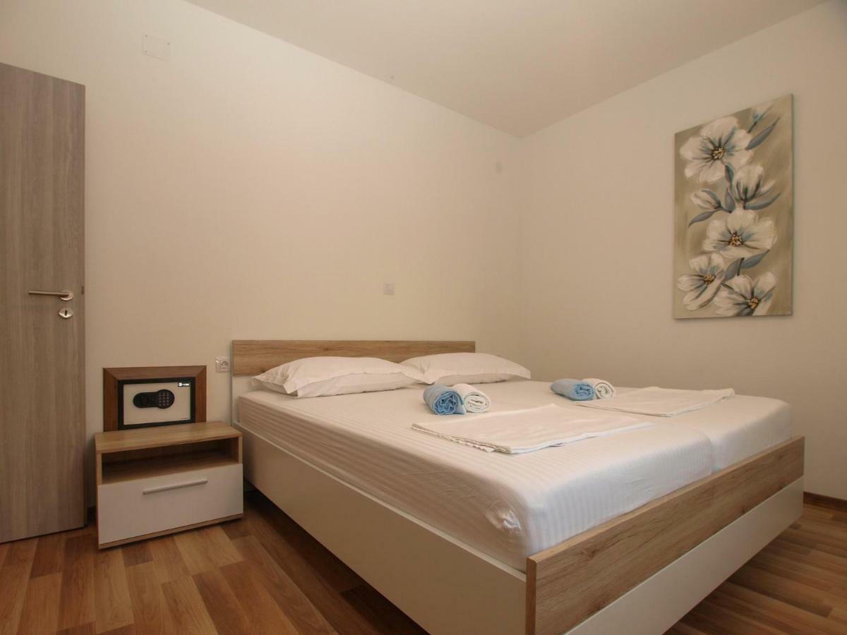 4 Stars Apartments-Pikula Fažana Eksteriør billede