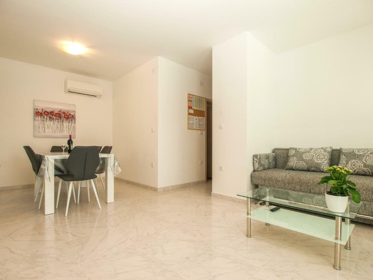 4 Stars Apartments-Pikula Fažana Eksteriør billede