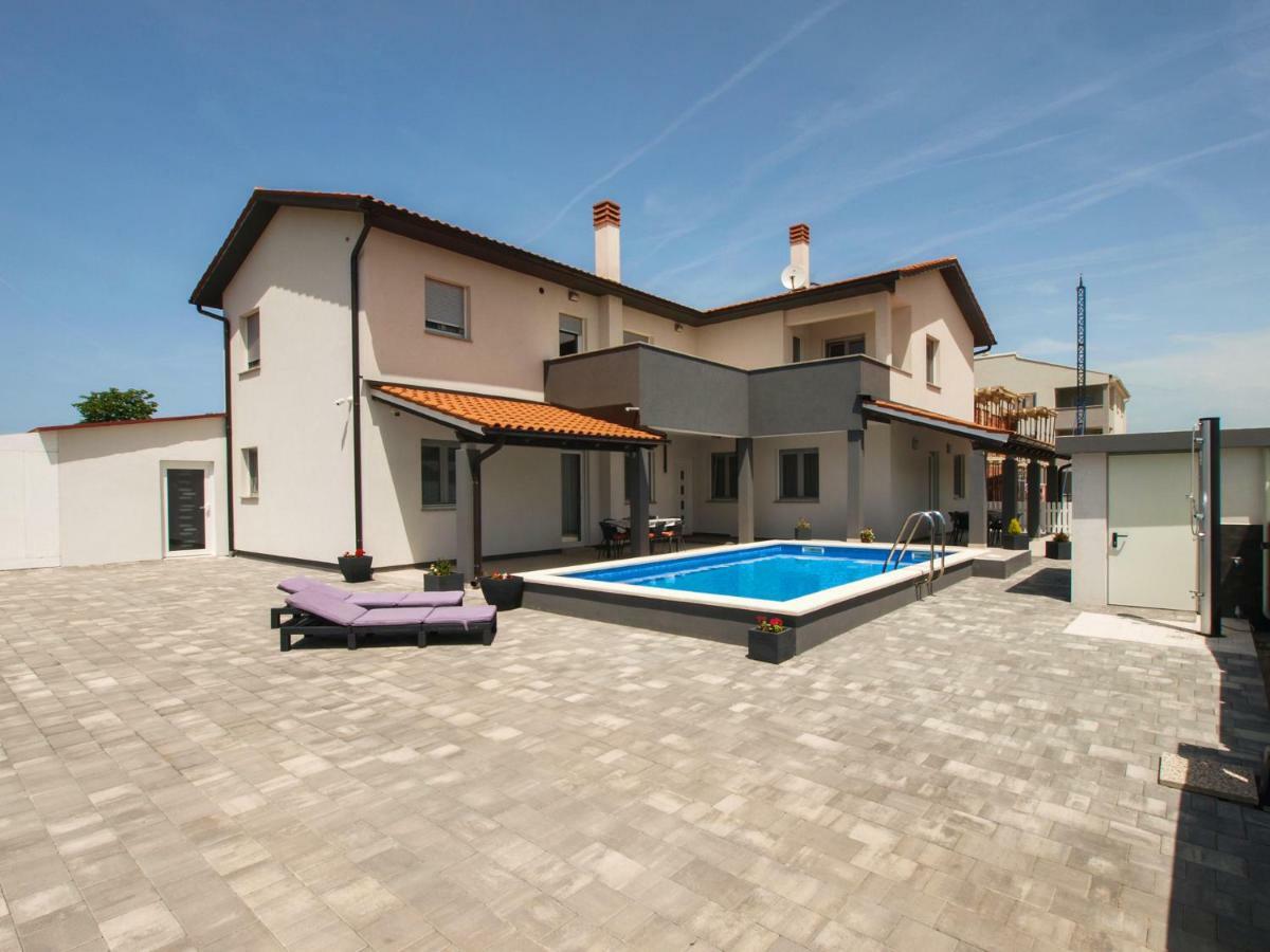 4 Stars Apartments-Pikula Fažana Eksteriør billede