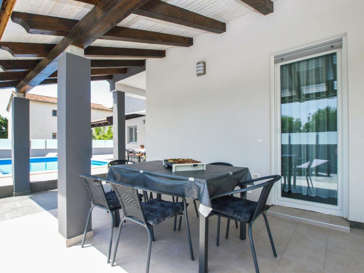 4 Stars Apartments-Pikula Fažana Eksteriør billede