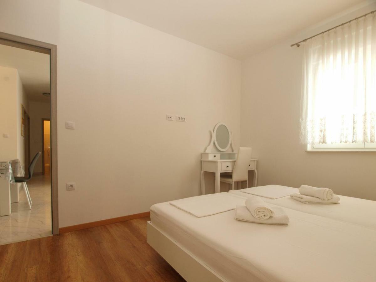 4 Stars Apartments-Pikula Fažana Eksteriør billede
