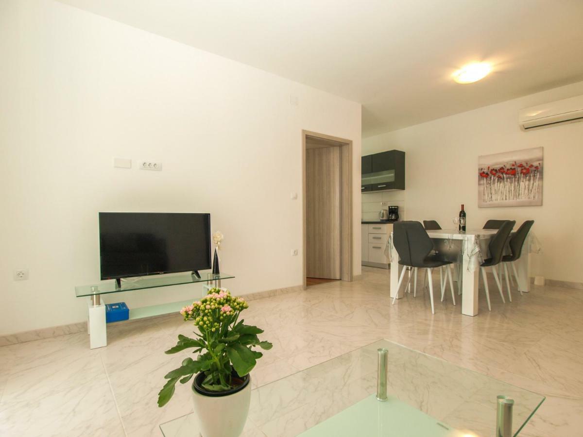 4 Stars Apartments-Pikula Fažana Eksteriør billede