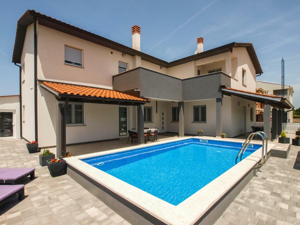 4 Stars Apartments-Pikula Fažana Eksteriør billede