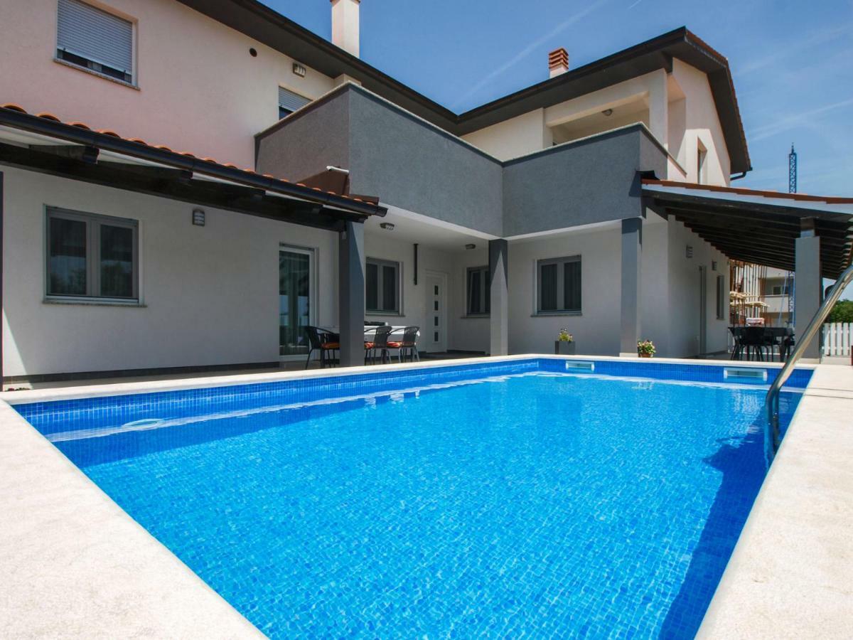4 Stars Apartments-Pikula Fažana Eksteriør billede
