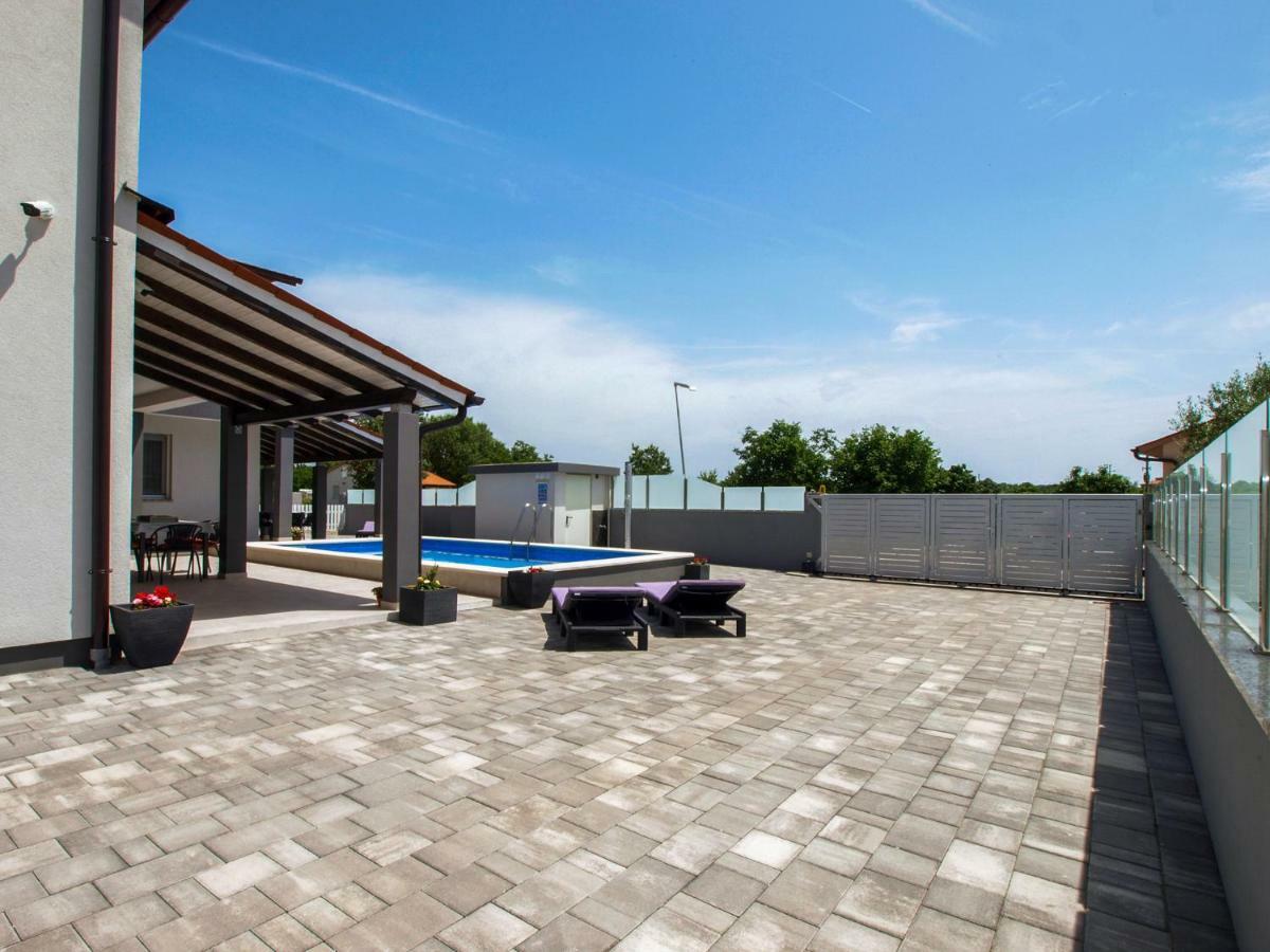 4 Stars Apartments-Pikula Fažana Eksteriør billede
